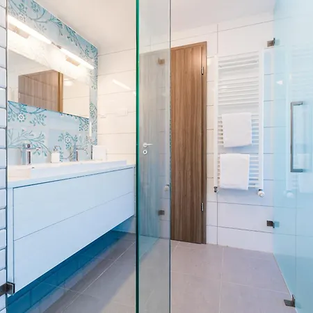 Daire Corvin By Vagabond *