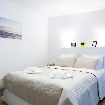 Corvin By Vagabond *